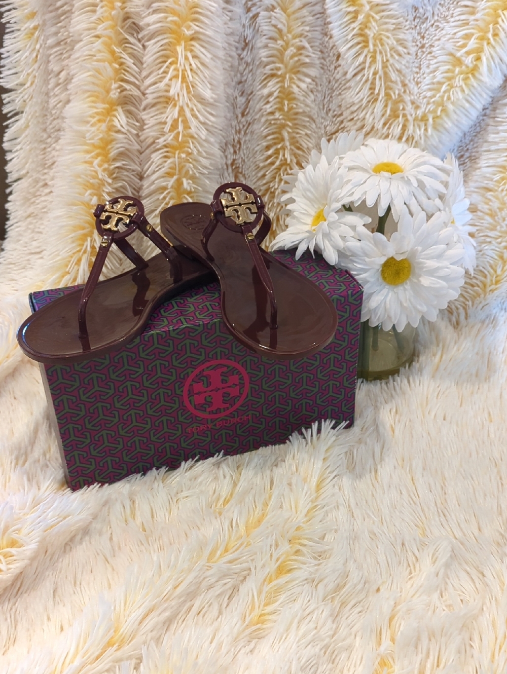 ❣️🩴Tory Burch  Mini Miller Jelly Thong Sandals In Bordeaux 🩴❣️ - Picture 3 of 10